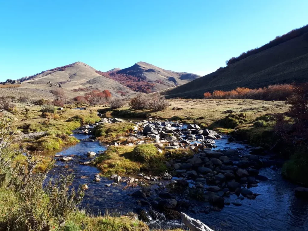 Arroyo de montaña en finca en venta en Patagonia, Esquel. 