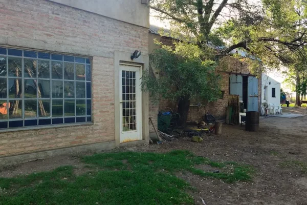 Sector de talleres y construcciones auxiliares en finca rural en Buenos Aires. 