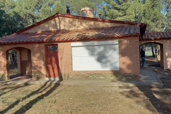 Casco de estancia y parque arbolado en campo Algarrobo Buenos Aires.
